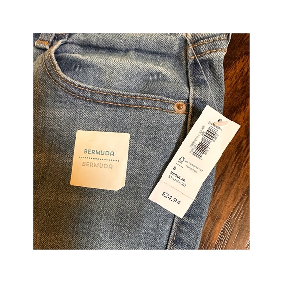 Old Navy Bermuda Shorts - Picture 4 of 5